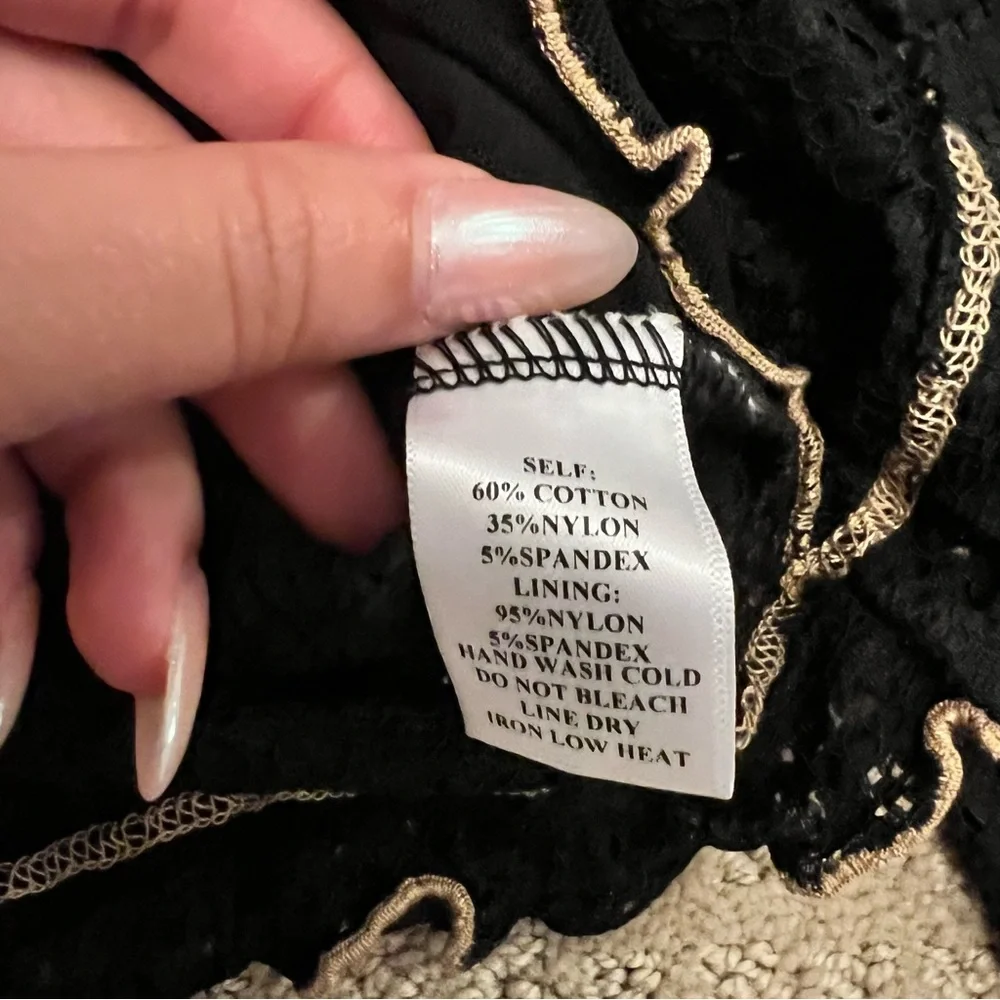 NWT Vestique Boutique Long Sleeve Crop Top Black Size Small